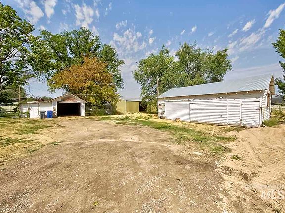 3rd image of 1104 Lone Star Rd
