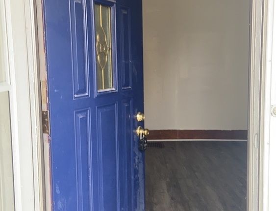 3rd image of 28 E Hillcrest Ave