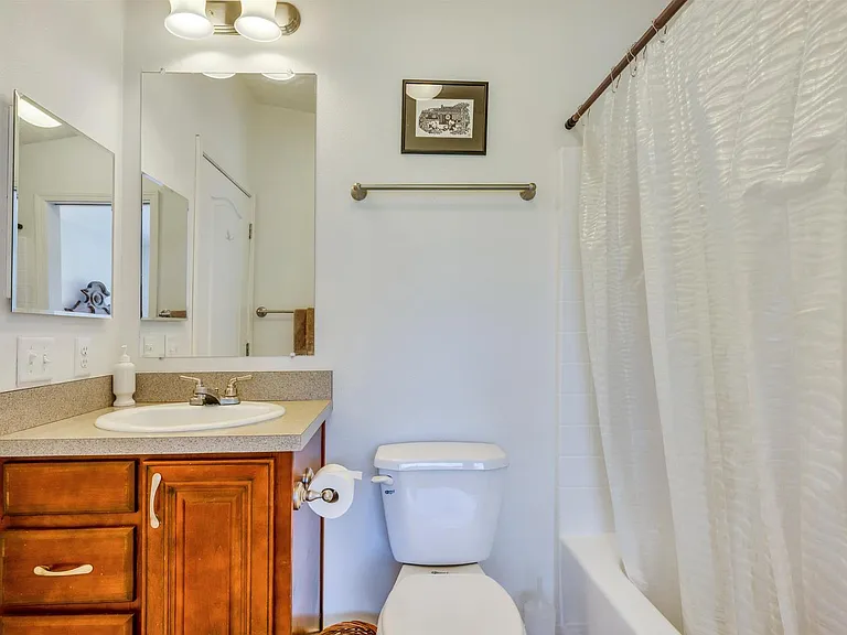 1623 Whitehall Ln — Photo 15