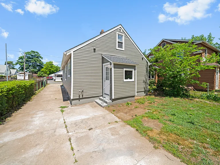 70 Lambert St — Photo 44