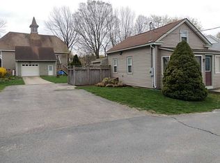 26 Emery Ct, Warwick, RI 02886