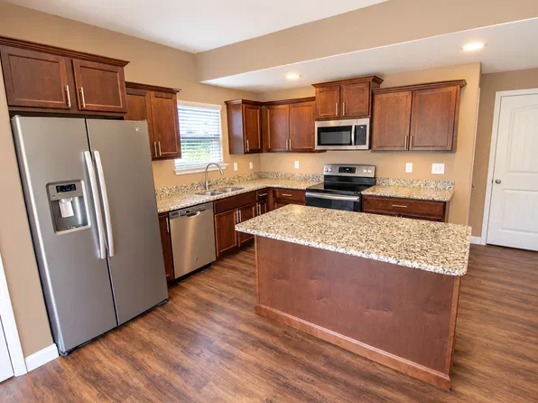 2810 Amberwood Ct, Columbia, MO 65203