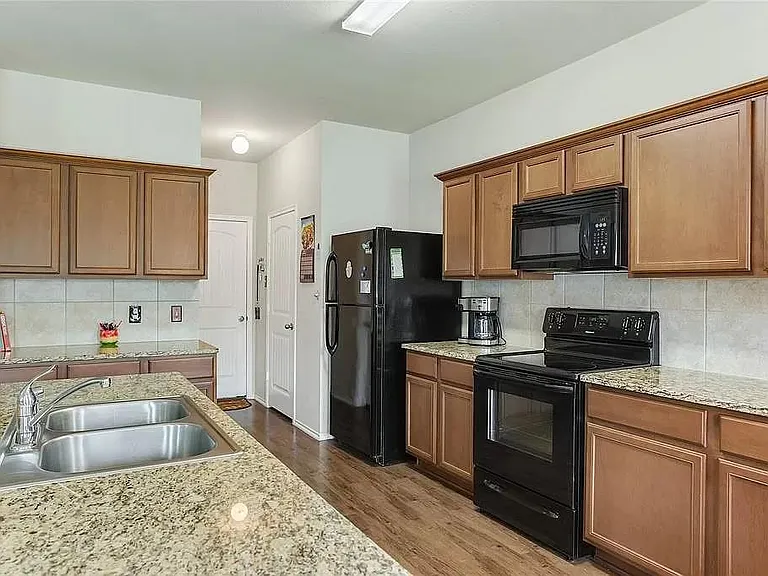 1402 Bent Grass Dr — Photo 13