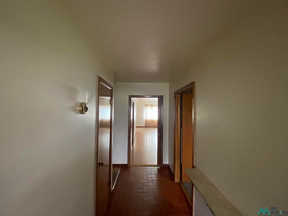 5th image of 506 W Hervey Dr
