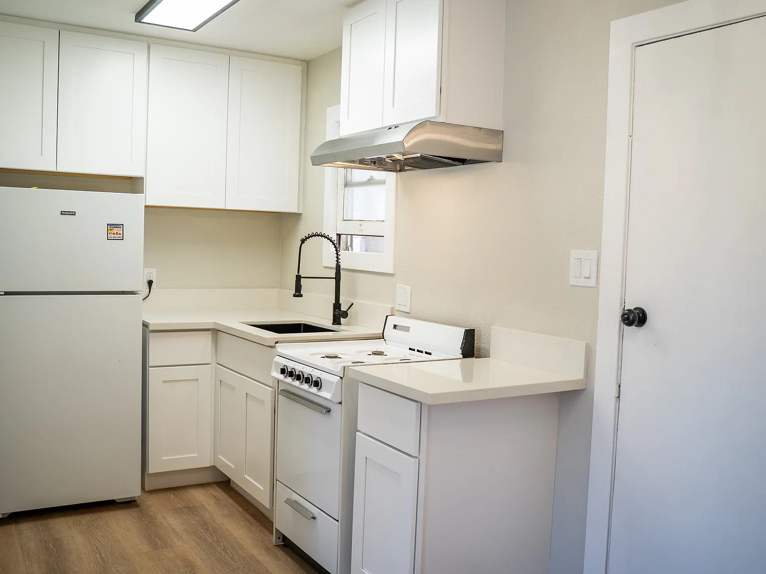 1 bed, 550 sqft, $2,100 — Photo 4