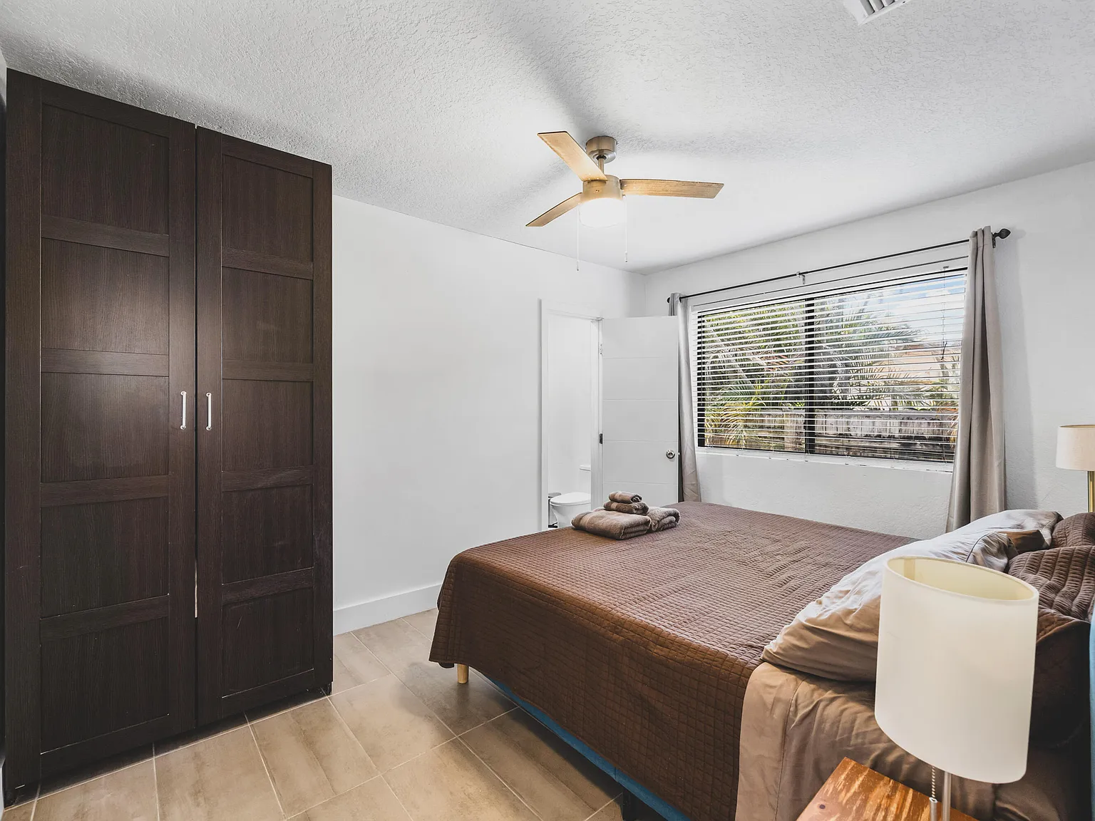 3 bed, 2.0 bath, 1100 sqft, $2,950 — Photo 2