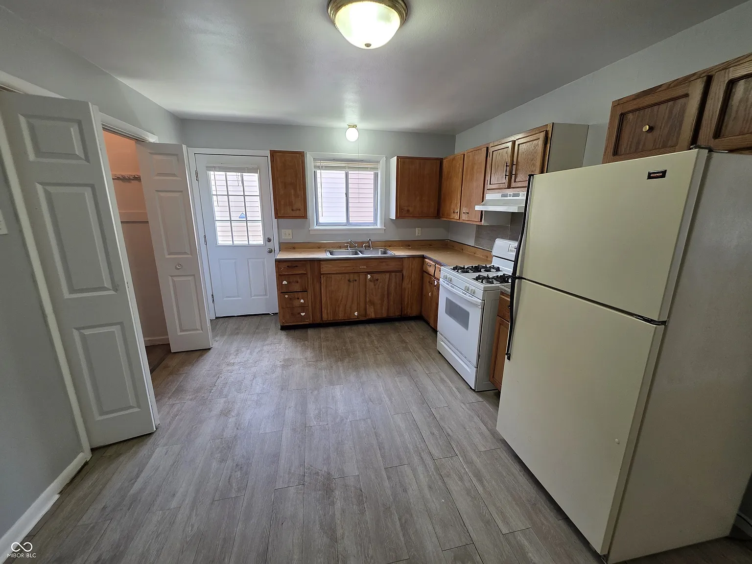 2 bed, 1.0 bath, 880 sqft, $1,200 — Photo 4