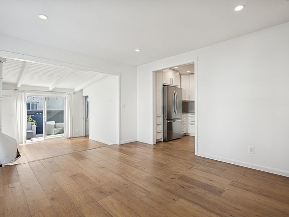 3rd image of 620 1/2 Acacia Ave