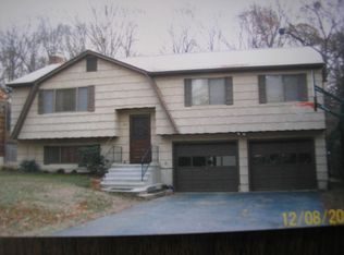 48 Holland Rd, Bridgeport, CT 06610