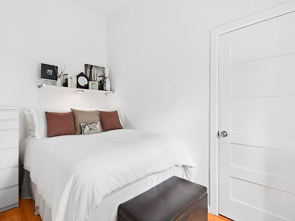 3rd image of 140 W 69th St APT 27C