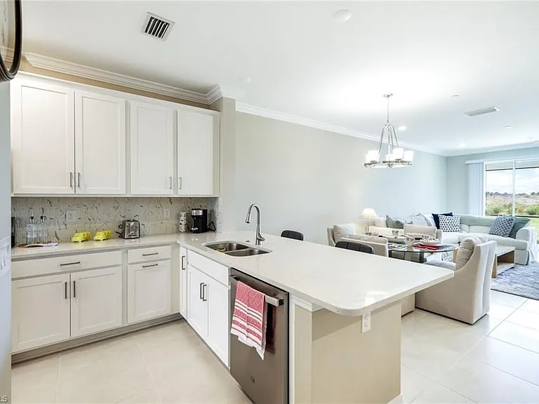 11811 Venetian Lagoon Dr #102 — Photo 16