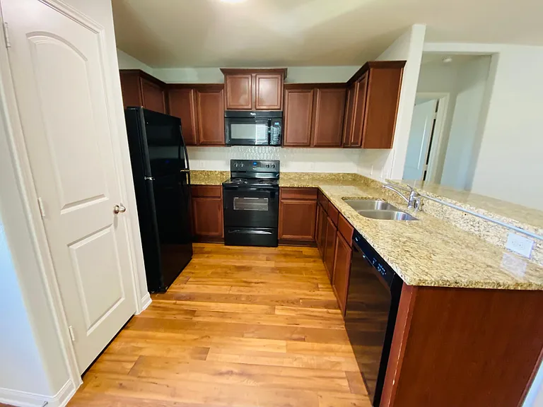 596 Ruby Ln — Photo 10