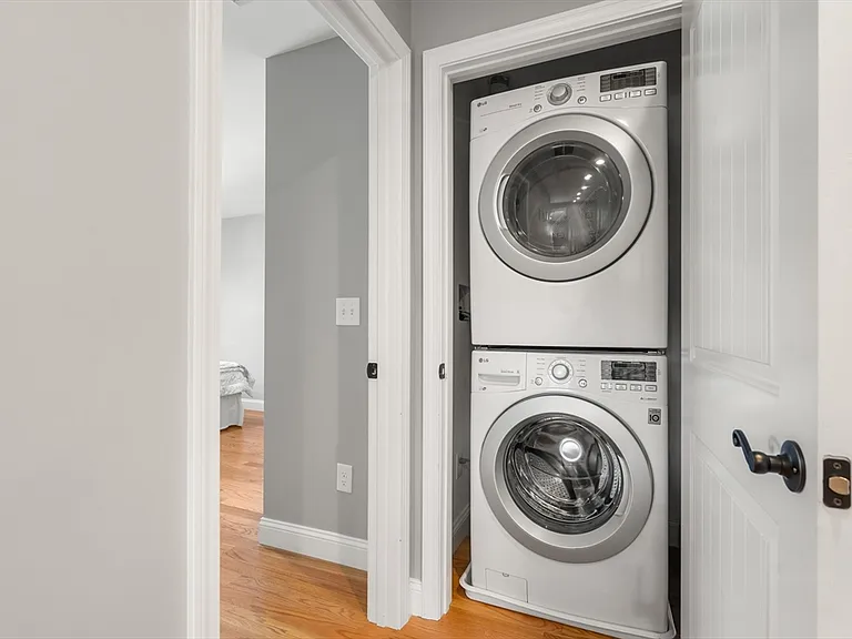 28 Park Ave — Photo 15
