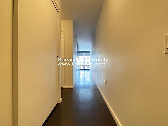 4th image of 4808 N 24th St Unit 1002