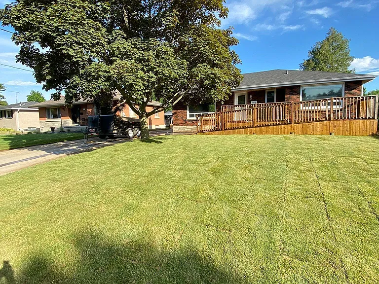 25 Hickery Pl #MAIN FLOOR — Photo 1