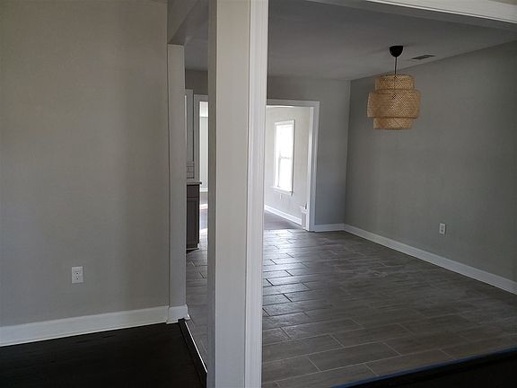 4th image of 1743 Kilarney Ave