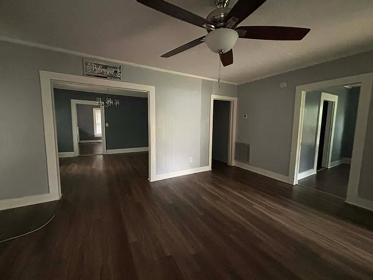 209 E Parker St — Photo 7