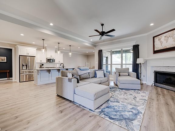 4th image of 9873 Oak Forest Ln