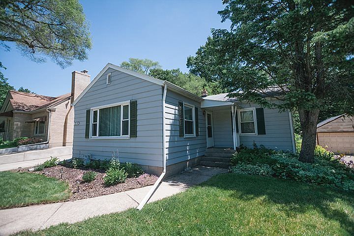 1st image of 215 N Oak Knolls Ave