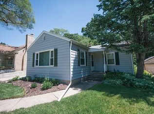 215 N Oak Knolls Ave, Rockford, IL 61107