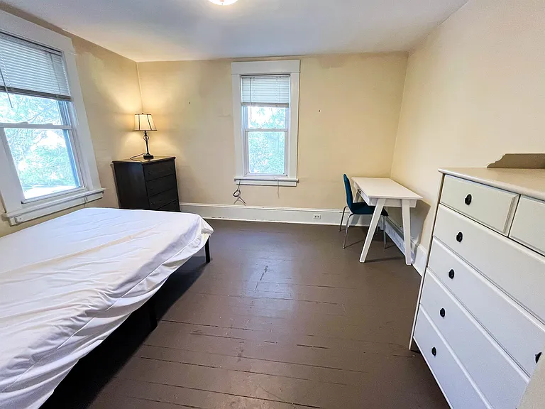 211 Cornell St — Photo 16