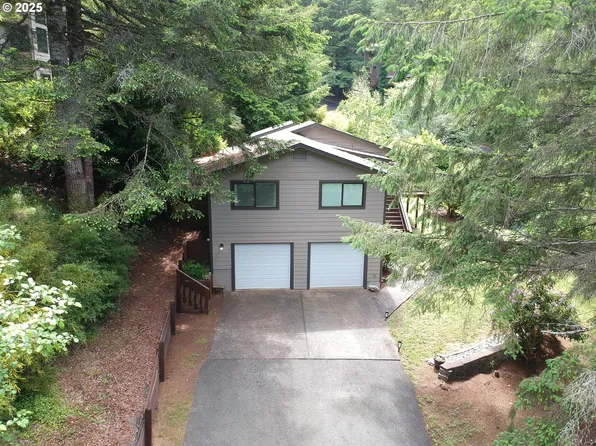 1140 Shon Station Way, Coos Bay, OR 97420