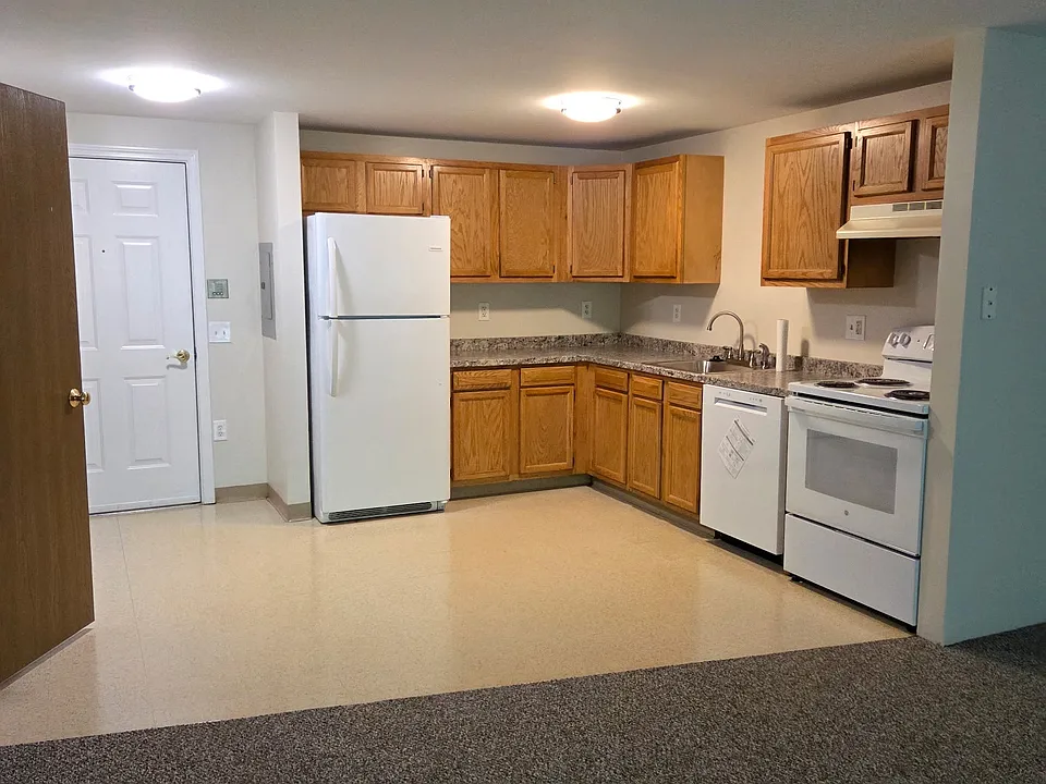 7 Greenleaf Dr #7G