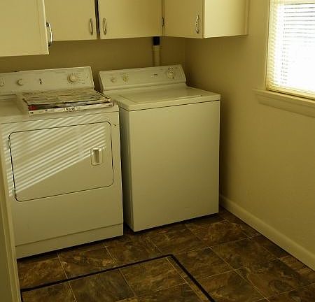 5th image of 816 Parkhill Dr