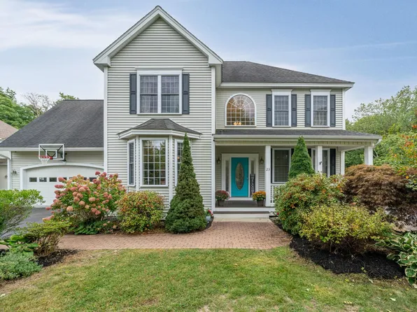 23 Wild Rose Drive, Nashua, NH 03063