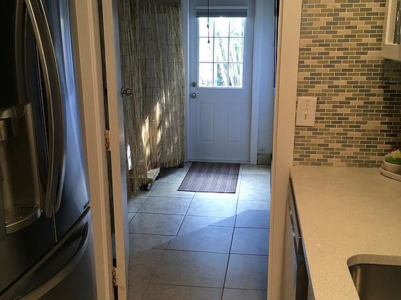 3rd image of 312 NE Cullman Court