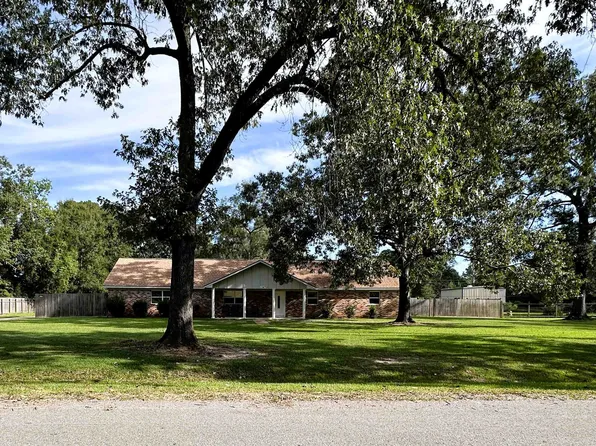 13470 Leaning Oaks Dr, Beaumont, TX 77713