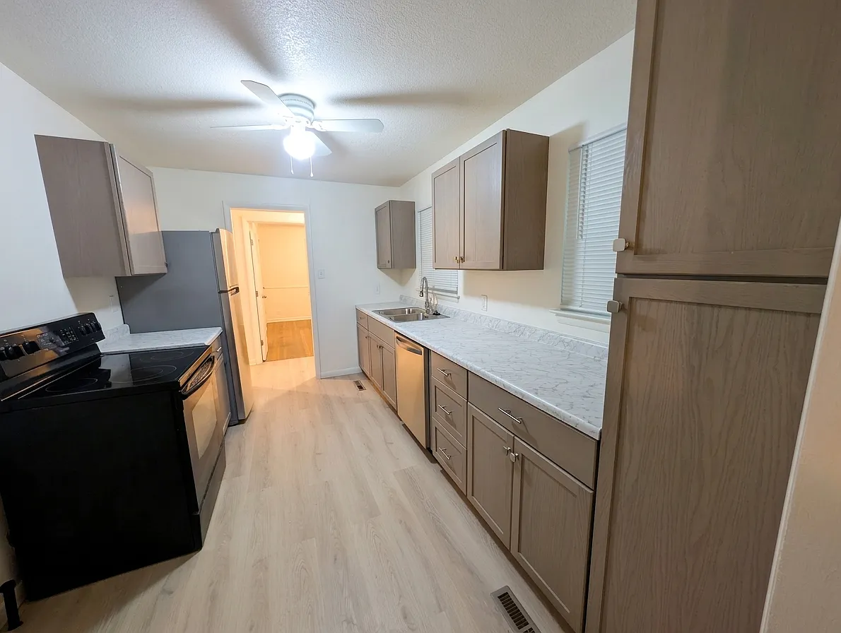 3 bed, 980 sqft, $1,250 — Photo 3