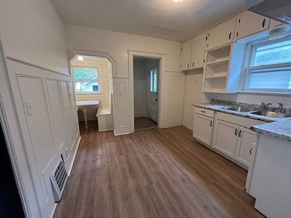 2nd image of 1085 Dietz Ave