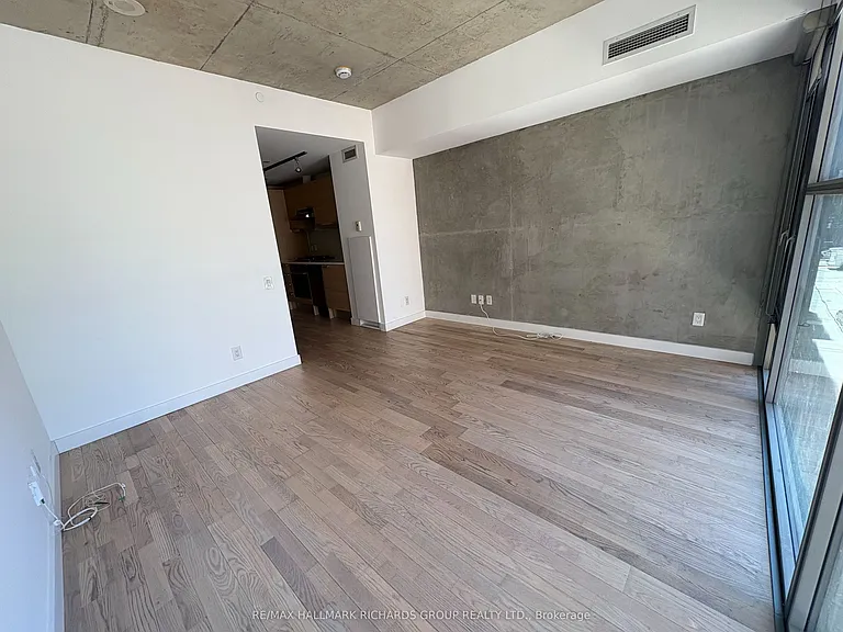 25 Oxley St #404 — Photo 7
