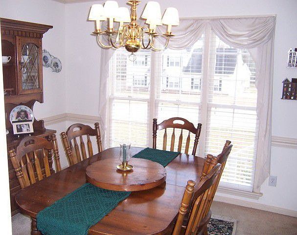 2nd image of 148 Stonebridge Trl