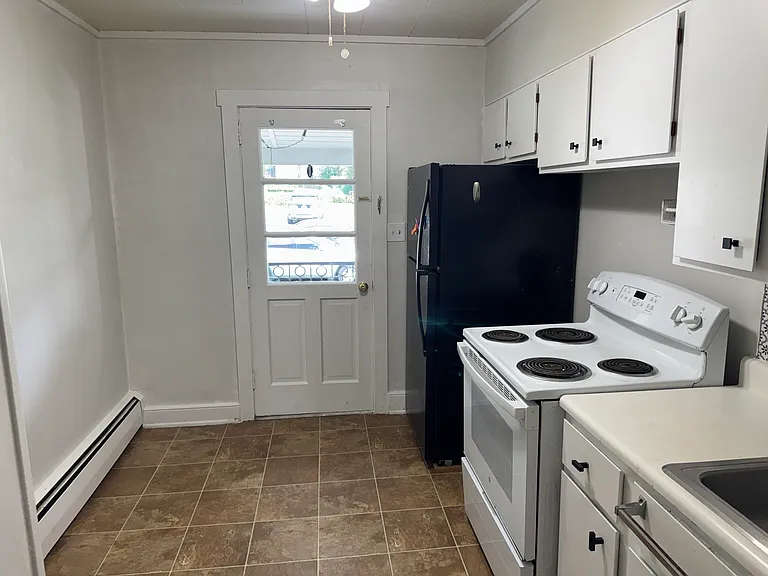 225 W Main St Apt 4 — Photo 6