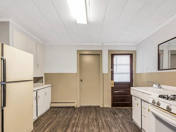 5th image of 930 Sanderson Ave Floor 2-3