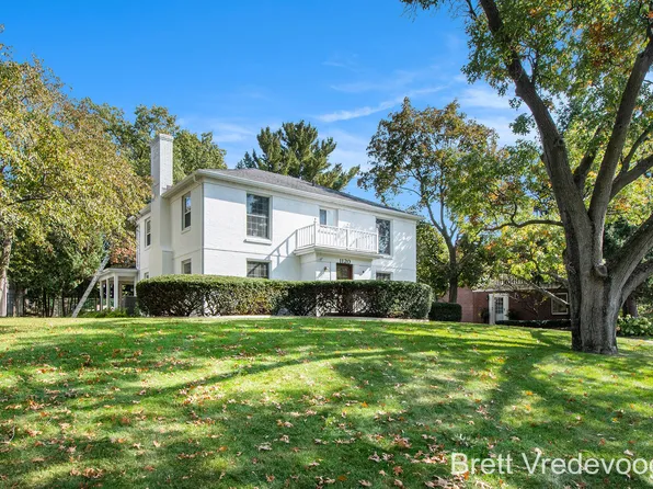 1120 Cambridge Dr SE, East Grand Rapids, MI 49506