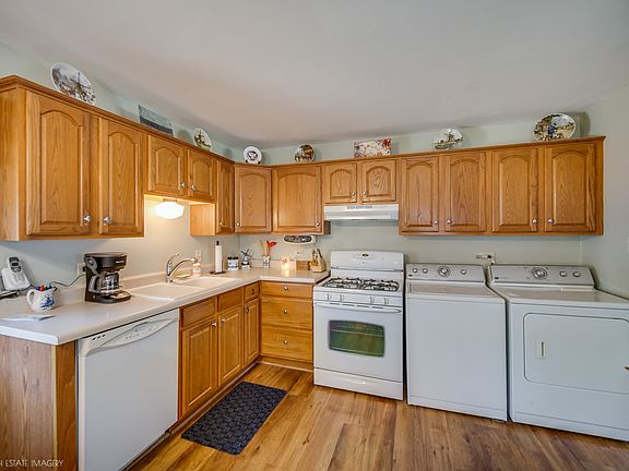 4th image of 8724 Cranbrook Ln
