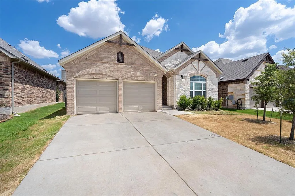 3 bed, 2.0 bath, 1984 sqft, $2,400 — Photo 1