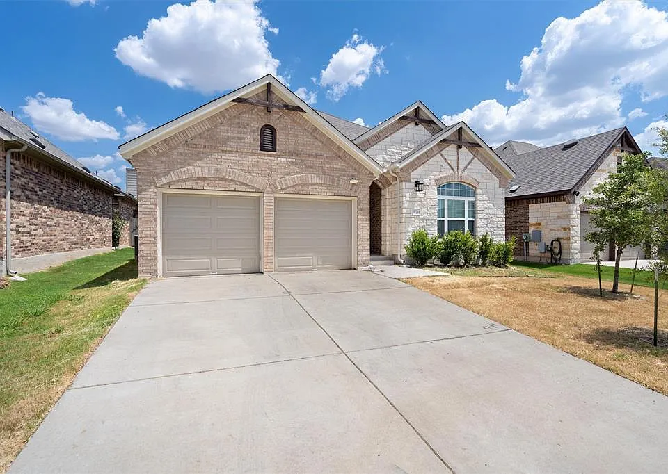 17211 Calipatria Ln