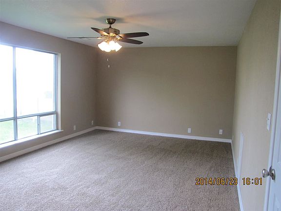 4th image of 415 W Henry St