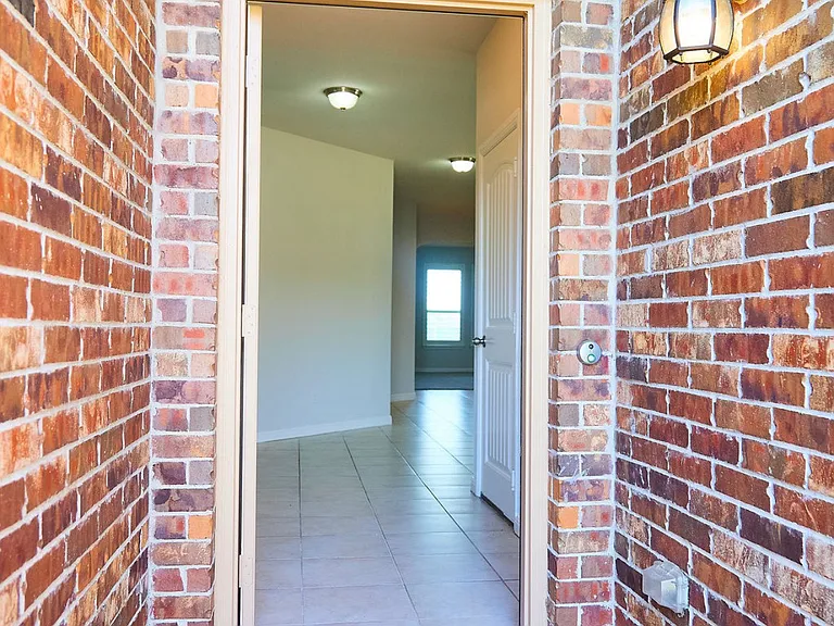 1048 Madelia Ave — Photo 17