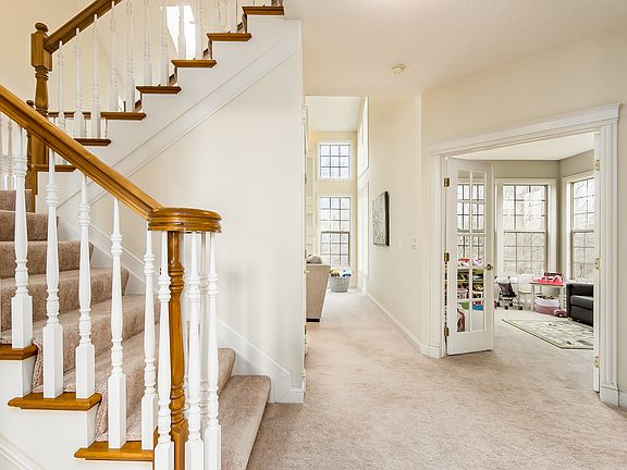 4th image of 5689 Edgebrook Dr