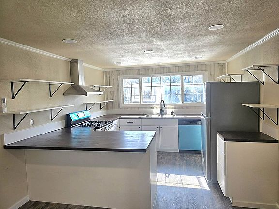 3rd image of 19964 Riverside Ave #55