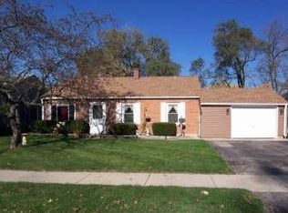 122 Edgewood Dr, Streamwood, IL
