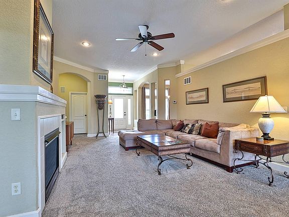 5th image of 2724 Daphne Dr