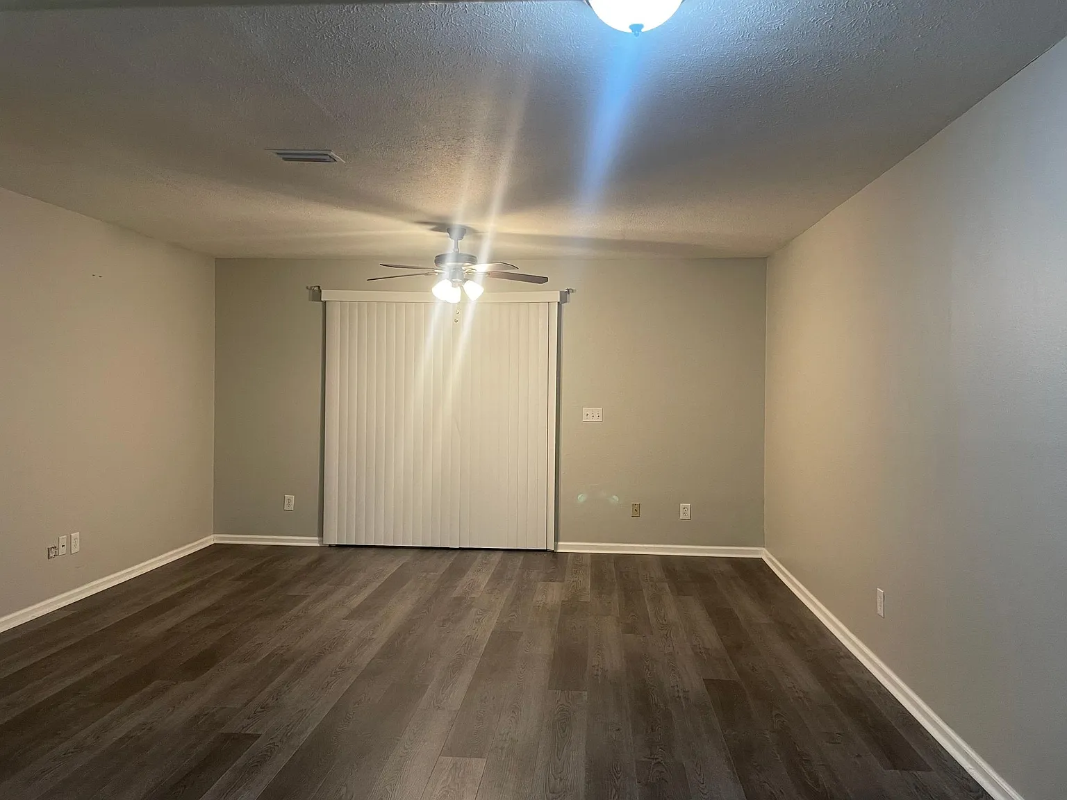 2 bed, 1.5 bath, 1024 sqft, $1,225 — Photo 3