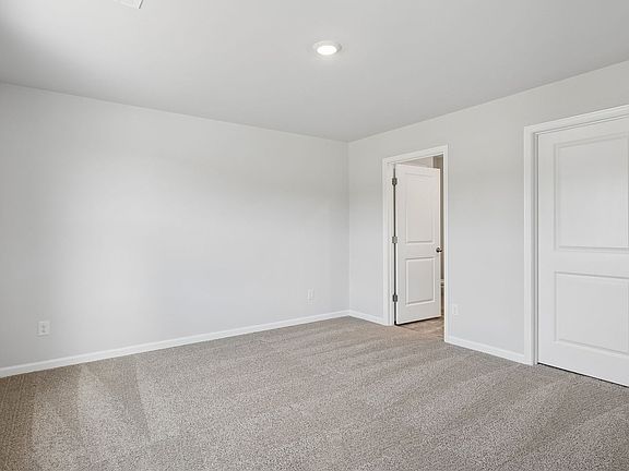 4th image of 1325 Preakness Ln