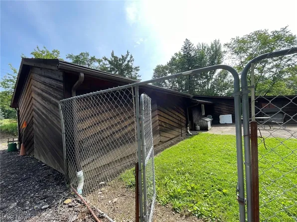 8525 S Spring Valley Park Dr, Chagrin Falls, OH 44023